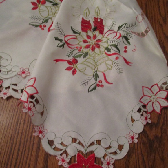 Other - New NIP Christmas Tablecloth Tree Skirt Cloth